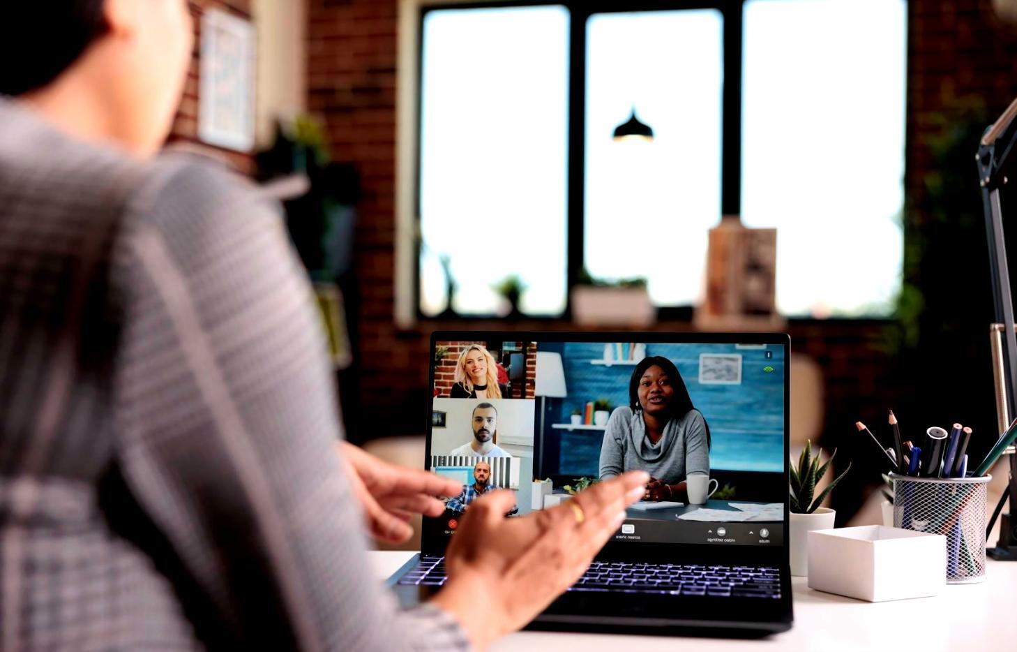 Data integration specialist at work — Xylexthord migration services